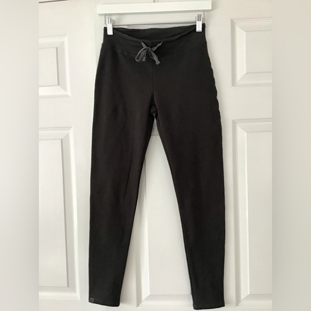 BAREFOOT DREAMS Malibu Collection Legging | Carbon | Size XS - Picture 6 of 7